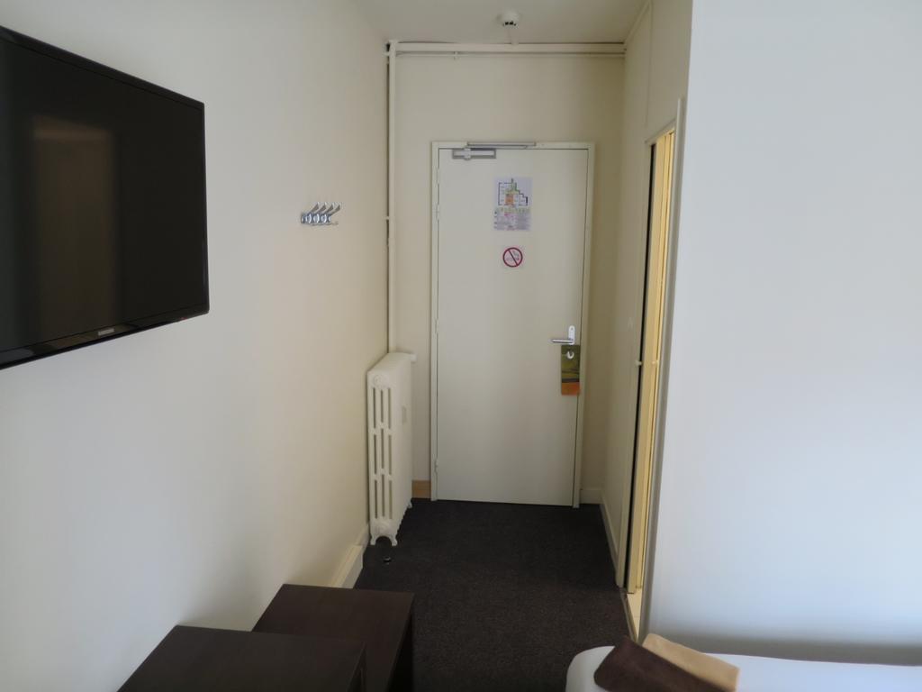 Hotel De La Paix 캉 객실 사진