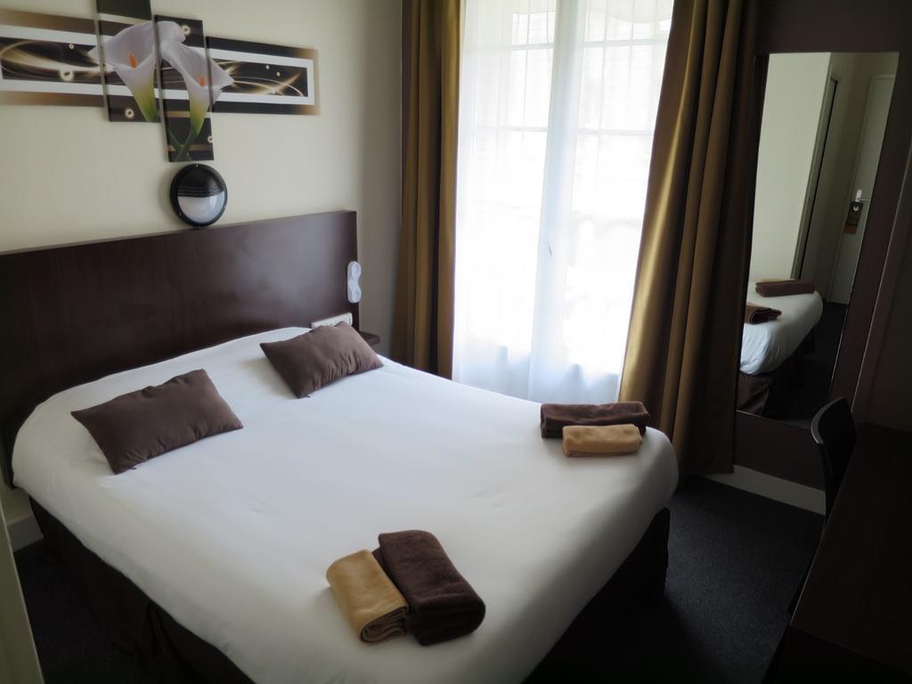 Hotel De La Paix 캉 객실 사진